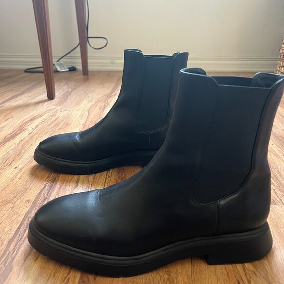 Stuart Weitzman Mckenzee Chelsea Bootie